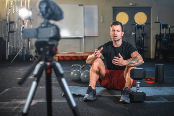 A man making gym tips tutorial video